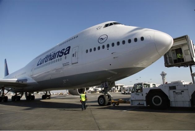 Airbus v petek s testnim poletom A350 XWB, Boeingov Dreamliner z novimi težavami