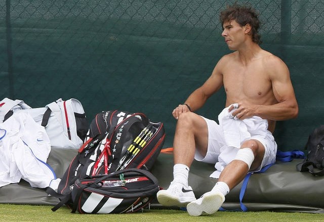 Rafael Nadal se je v Wimbledonu poslovil že po prvem krogu. (Foto: Reuters) 