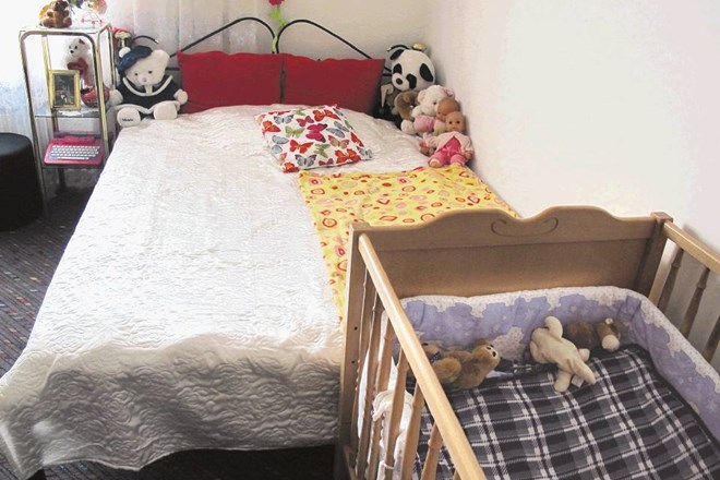 Babica je v svojem domu že pripravila postelji za svoja vnuka... 