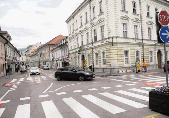 Po uvedbi nove enosmerne ureditve naj bi bilo v središču Kamnika le še več prometa. 