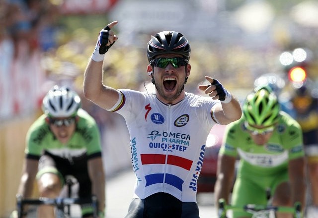 Mark Cavendish je slavil novo zmago na Touru. (Foto: Reuters) 