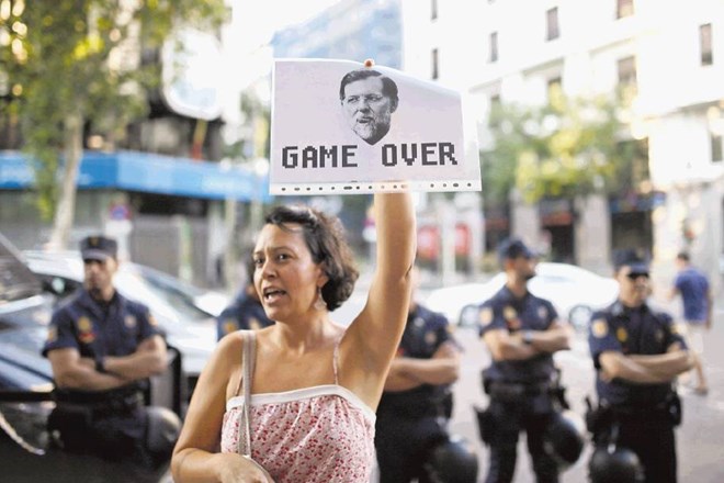 »Igre je konec,« sporočajo Španci premierju Rajoyu. 