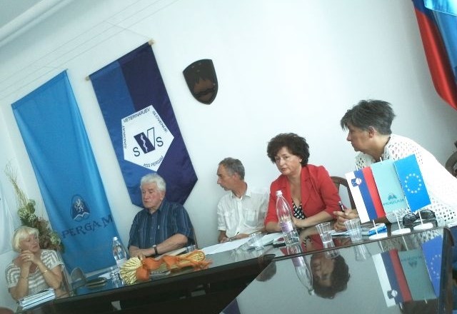 Stališča so predstavili (od leve proti desni) članica kolegija gibanja in sindikalistka Marjeta Šibav, član kolegija gibanja...
