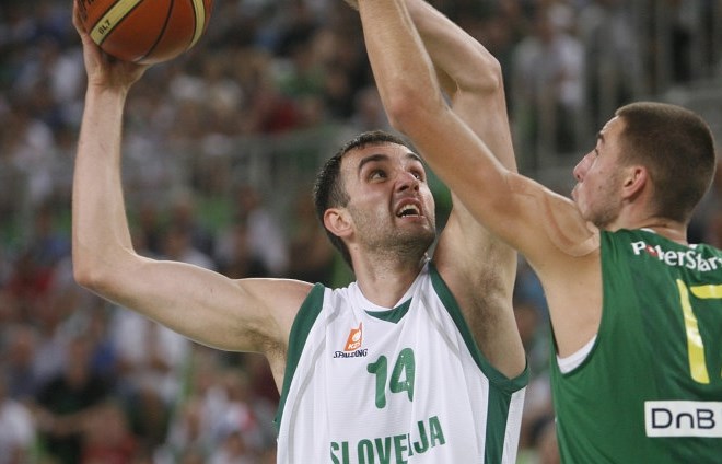 Mirza Begić bo kariero nadaljeval pri Olympiacosu. 