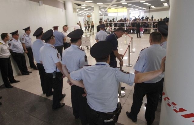 Poostreno varovanje na moskovskem letališču. 