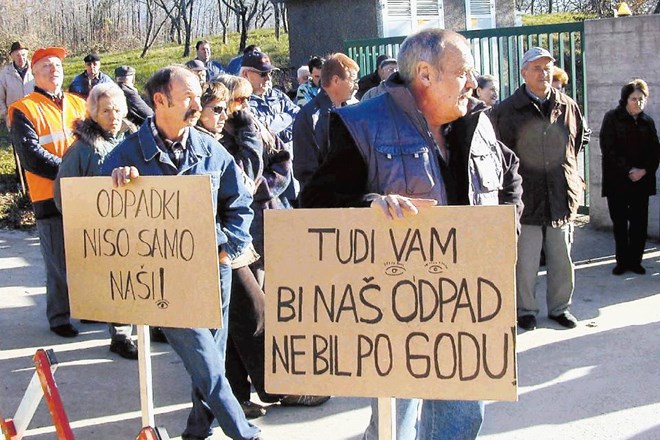 Prebivalci v okolici odlagališča odpadkov Stara Gora pri Novi Gorici so  pred devetimi leti že protestirali, zahtevali so...