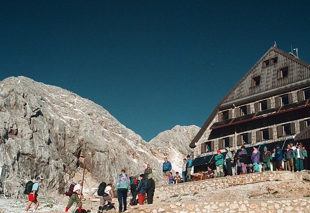Planinski dom na Kredarici (foto: Jaka Gasar) 