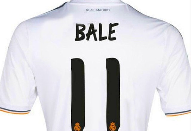 Pri Realu so včeraj za nekaj časa v spletni trgovini na prodaj ponudili dres s številko 11 in imenom Garetha Balea. 