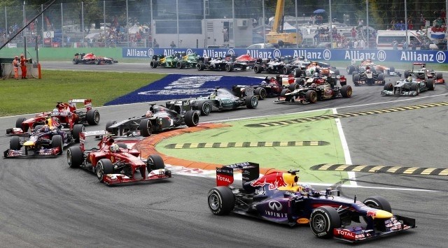 Sebastian Vettel je v Monzi vodil skorajda od starta do cilja, le po postanku je prvo mesto za nekaj krogov predal Fernandu...