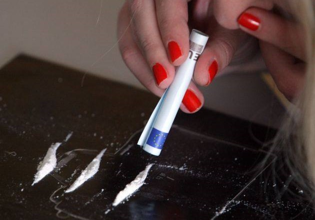 Kokain v lažnem nosečniškem trebuščku