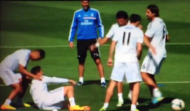 Ronaldo na treningu ni bil nič kaj nežen do Balea. (Foto: Reuters) 