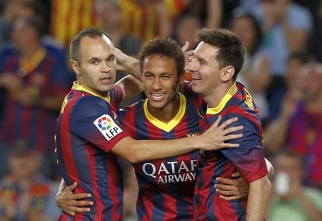 Neymar (v sredini) je v 5. minuti zadel za 1:0, kar je bil njegov prvi gol v španski primeri. (Foto: Reuters) 