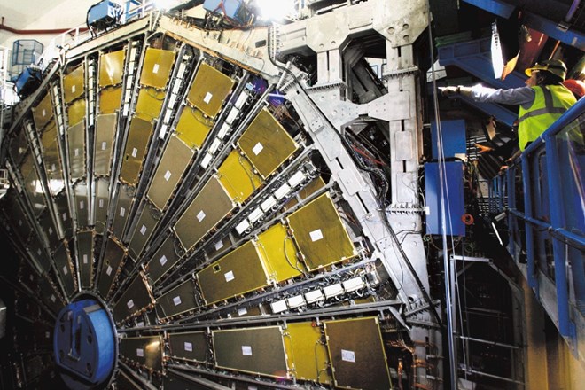 V središče detektorja Atlas (na sliki), kjer so odkrili Higsov bozon, je vgrajena tudi slovenska tehnologija. Matej Povše /...