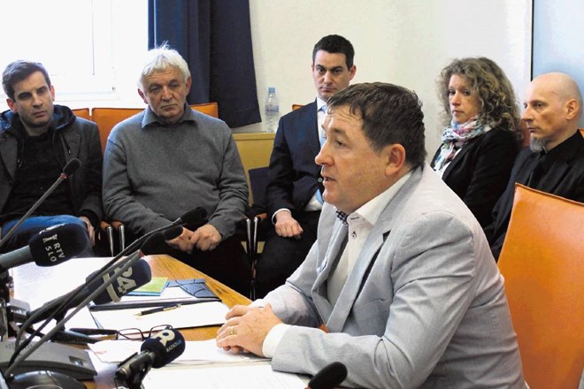 V svetovalni ekipi župana Andreja Fištravca nastaja vse globlji razkol. Bartolo Lampret (skrajno desno) je po besedah župana...