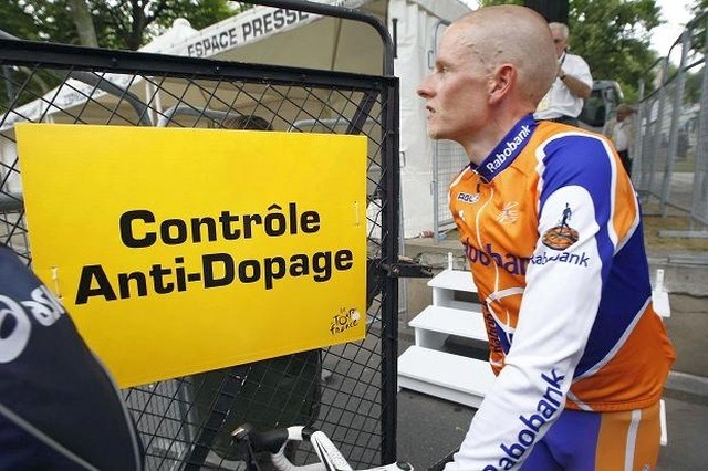 Michael Rasmussen je leta 2007 na dirki po Franciji nosil rumeno majico, nato pa je bil izključen zaradi dopinga. (Foto:...