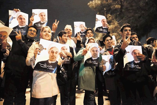 Rohani na teheranskih ulicah v nedeljo zvečer: dobrodošlica pogajalcem o iranskem jedrskem programu. AP 