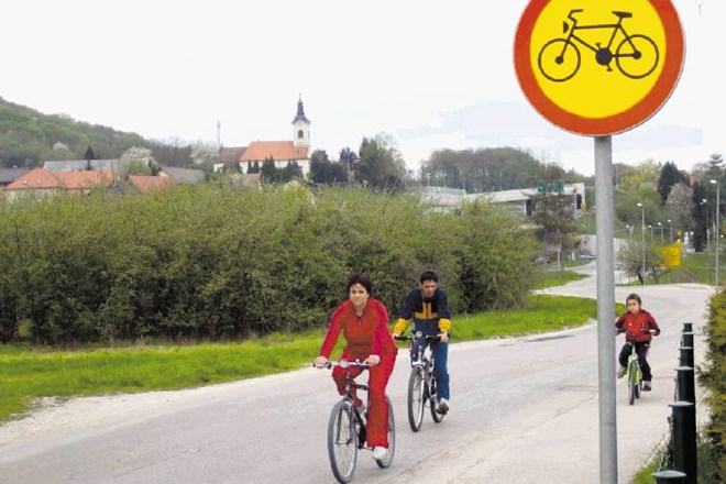 Ljubitelji kolesarjenja upajo, da se na načrtovanih kolesarskih povezavah po dolinah Save in Krke ne bodo srečevali s...