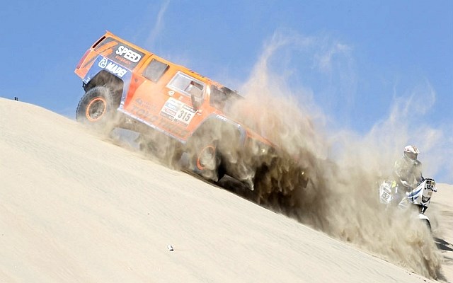 Na reliju Dakar sta že v prvih etapah odstopila dva od treh slovenskih tekmovalcev. 