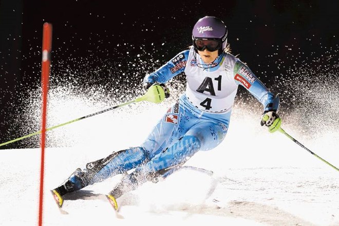 Slovenka Tina Maze je na slalomski klasiki v Flachauu osvojila dvanajto mesto. 