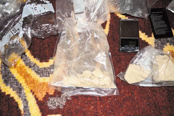 Kriminalisti so zasegli kar okoli 300 gramov heroina. 