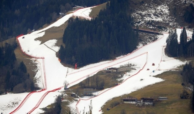 Tudi v Kitzbühelu pogrešajo bolj zimsko vreme. (Foto: Reuters) 