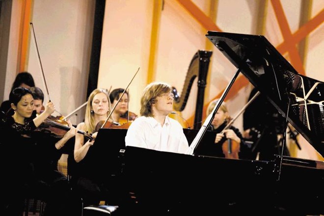Pianist Urban Stanič, zmagovalec sinočnjega slovenskega izbora za evrovizijskega mladega glasbenika 2014. V finalu, ki je...