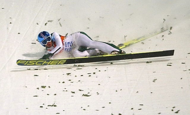 Robert Kranjec je v treh dneh doživel že drugi padec na manjši skakalnici v Sočiju. (Foto: Reuters) 