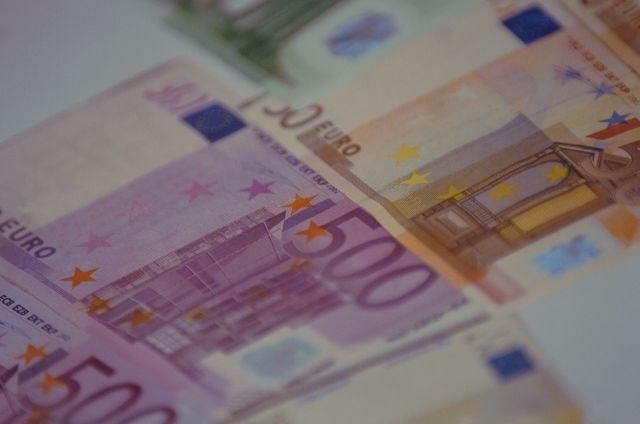 Slovenija odprla knjigo naročil za dolarske obveznice