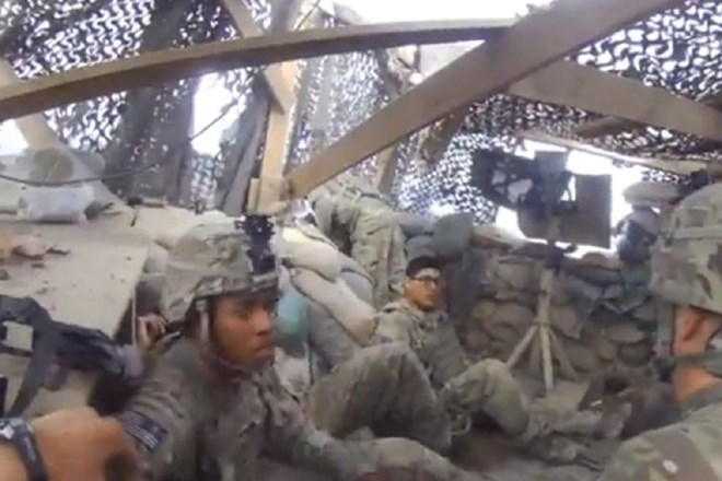 Ameriški bombnik po nesreči odvrgel bombo na svoje vojake – preživeli vsi (video)