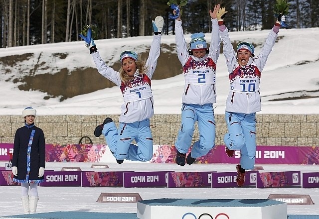 Norvežanke so tokrat povsem zasenčile konkurenco in so so si na zmagovalnem odru zasluženo dale duška. (Foto: Reuters) 