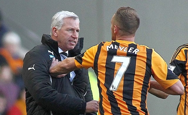 Alan Pardew obžaluje nedopustno potezo, ki si jo je privoščil na tekmi s Hull Cityjem. (Foto: Reuters) 
