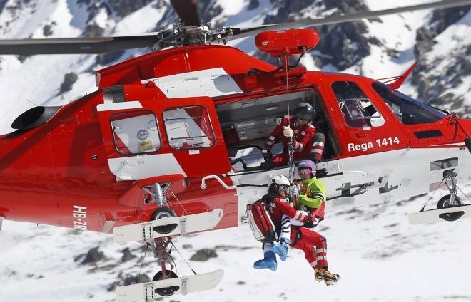 Mario Höfl-Riesch so po padcu reševalci s helikopterjem odpeljali v bolnišnico. (Foto: Reuters) 