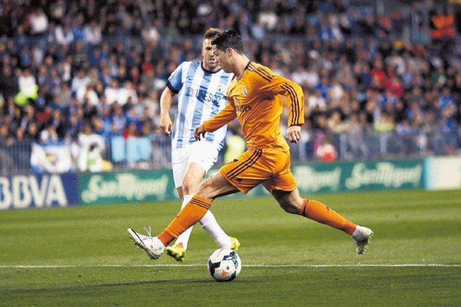 Cristiano Ronaldo (v ospredju) proda največ Adidasovih dresov Reala, a njegov osebni sponzor je Nike. 