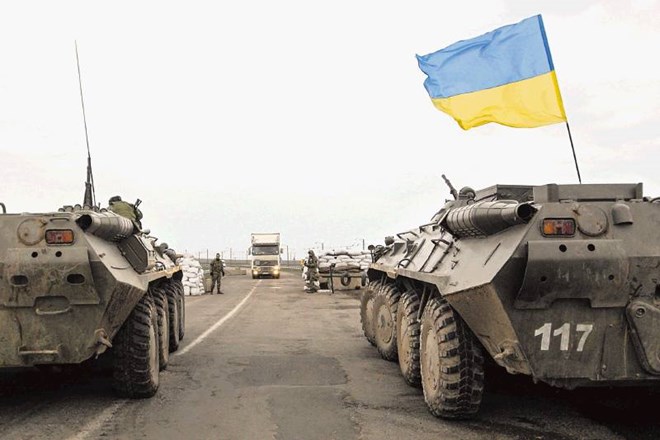 Ukrajinska vojska se bo morala umakniti s Krima, zato pa je okrepila vojaške sile na »novih mejah«. 