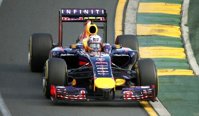 Daniel Ricciardo je dirko v Melbournu končal na drugem mestu, a je bil kasneje diskvalificiran. (Foto: Reuters) 