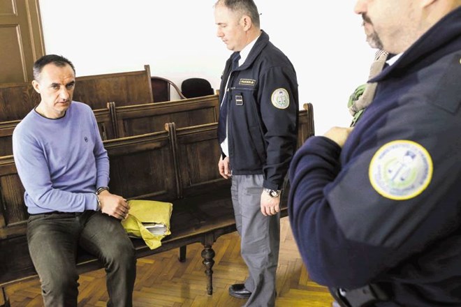 Flaurin Kamberi je že stari znanec policije, pred leti so ga zaradi tihotapljenja prebežnikov obsodili na šest let zapora. 