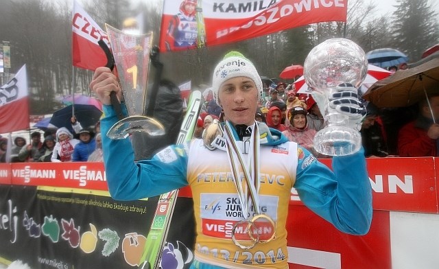 Slovenski junak Peter Prevc je sezono sklenil z zmago v Planici. (foto: Tomaž Skale) 
