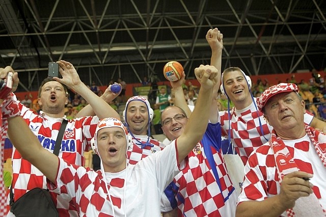Hrvaški navijači so lani med evropskim košarkarskim prvenstvom številčno obiskali Slovenijo, v prihodnjem letu pa utegnejo...