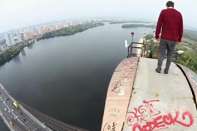 Cmok v grlu: vzvratna salta na vrhu ukrajinskega mostu (video dneva)