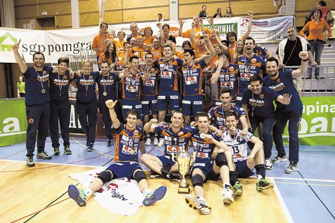 Odbojkarji ACH Volley so takole proslavljali enajsti naslov državnega prvaka. 