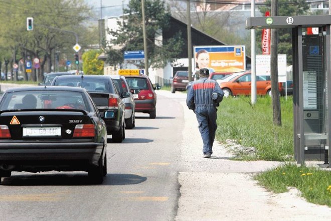 Občina je z rebalansom proračuna odvzela 500.000 evrov, ki so bili letos namenjeni za obnovo Litijske ceste, in jih...