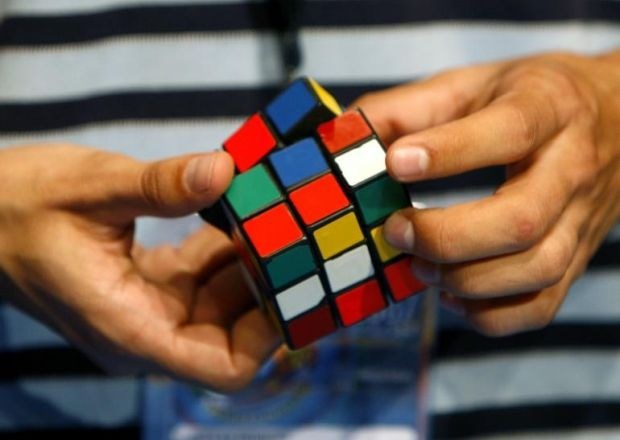 Rubikovo kocko sestavil po 26 letih in jokal od veselja