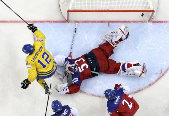Švedska po kazenskih strelih premagala Češko, drugi poraz Fincev