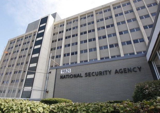 Greenwald: NSA v brezžične usmerjevalnike namešča 'stranska vrata'
