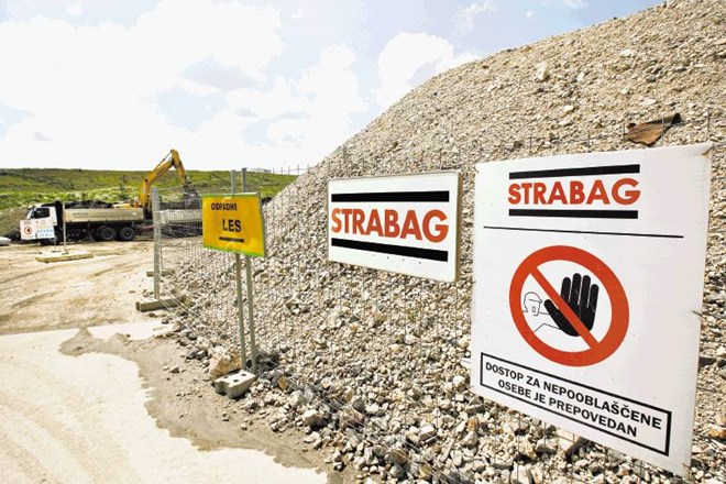 Dokler Snaga ne bo pridobila gradbenega dovoljenja, Strabag ne more nadaljevati   gradnje centra za ravnanje z odpadki. 