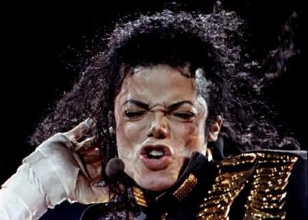 Za nastop na Billboard Music Awards oživili Michaela Jacksona (video)