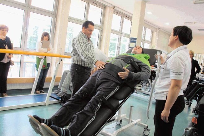 VDC Nova Gorica so včeraj novogoriški rotarijanci predali  8000 evrov vredno donacijo, opremo za rehabilitacijo po možganskih...