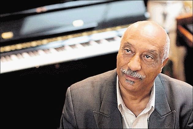 Radoživi ambasador etiopskega jazza Mulatu Astatke je s svojo neprisiljeno in prisrčno prisotnostjo postal kar nekakšna siva...