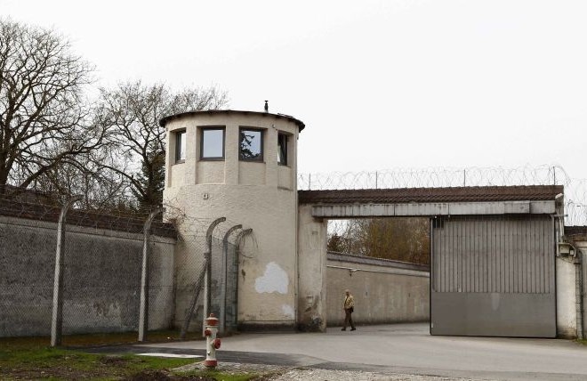 Zapor Landsberg am Lech na Bavarskem, v katerem bo tri leta in pol zaporno kazen prestajal Uli Hoeness. (Foto: Reuters) 