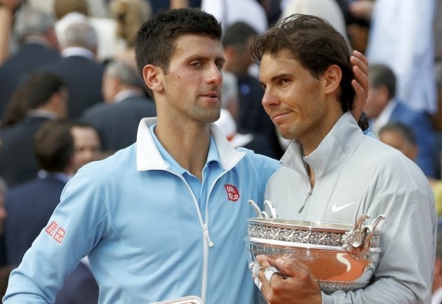 Novak Đoković je moral včeraj v finalu OP Francije priznati premoč Rafaelu Nadalu, a se je Špancu močno približal na vrhu...